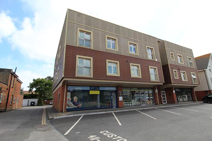 2 Bedroom Flat To Rent In Lymington Road, Highcliffe, BH23