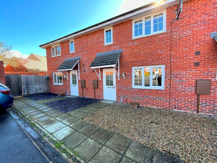 2 Bedroom Town House To Rent In Suffolk Way, Church Gresley, DE11