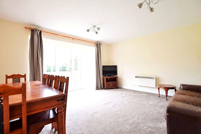 2 Bedroom Flat For Sale In Mansell Court, Shinfield Road, Reading, Berkshire, RG2