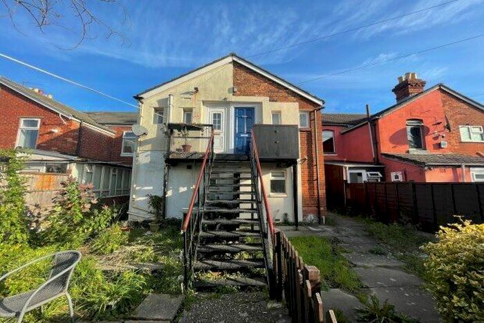 1 Bedroom Flat To Rent In Testwood Road, Southampton, SO15