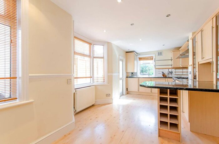 4 Bedroom Property To Rent In Liddington Road, Stratford, London, E15