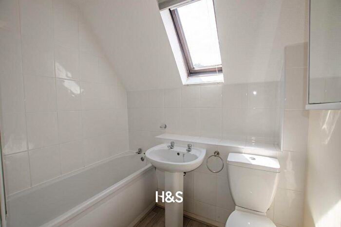 2 Bedroom Apartment For Sale In Winster Avenue, Dorridge, Solihull, B93