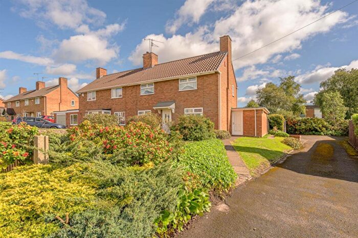 3 Bedroom Semi-Detached House For Sale In Barnett Lane, Wordsley, DY8
