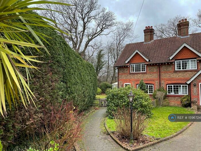 2 Bedroom Semi-Detached House To Rent In Hillside Cottages, Charlwood, Horley, RH6