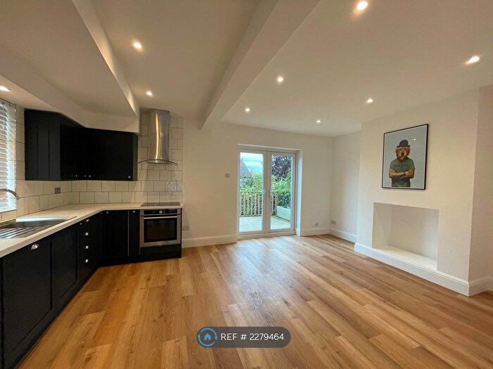 3 Bedroom Semi-Detached House To Rent In Lancastre Avenue, Leeds, LS5