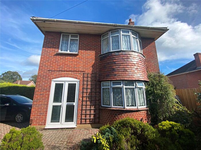 3 Bedroom Detached House For Sale In Kinson Road, Kinson, Bournemouth, Dorset, BH10