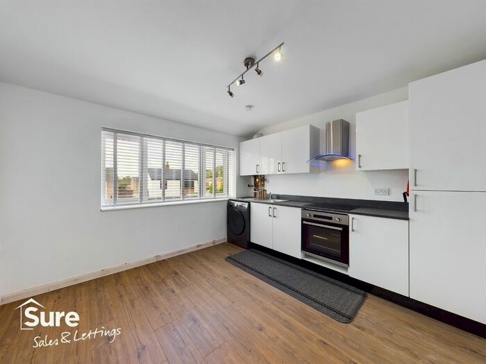 1 Bedroom Flat To Rent In Neptune Drive, Hemel Hempstead, Hertfordshire, HP2