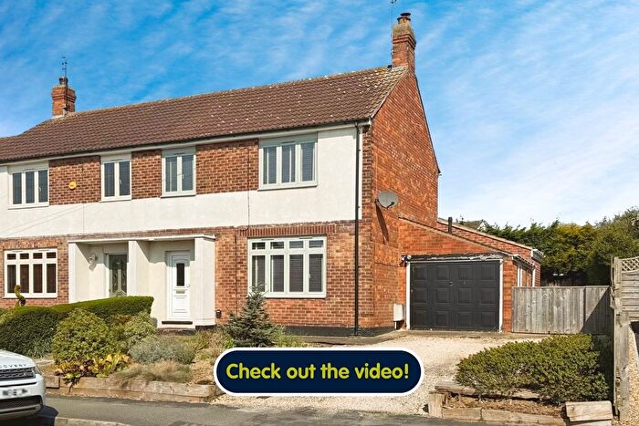 3 Bedroom Semi-Detached House For Sale In Corby Park, North Ferriby, HU14