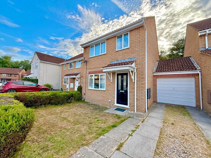 3 Bedroom Detached House For Sale In Osprey Close, Covingham, Swindon, SN3