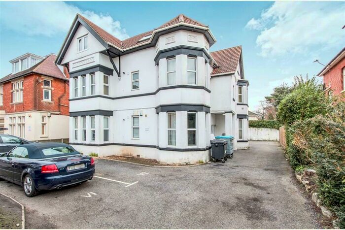 1 Bedroom Flat To Rent In Crabton Close Road, Bournemouth, BH5
