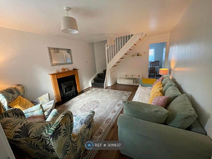 2 Bedroom End Of Terrace House To Rent In Duxbury Rise, Leeds, LS7