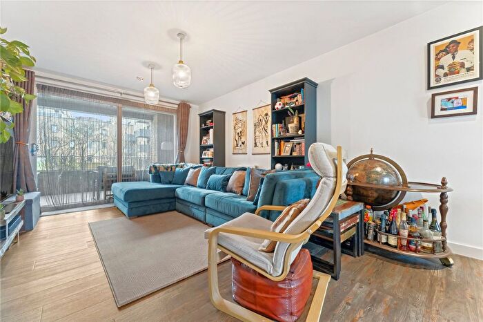 3 Bedroom Flat For Sale In Collendale Road, Walthamstow, London, E17