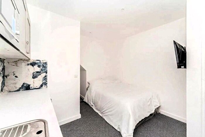 1 Bedroom Studio To Rent In Bond Street, London, W5