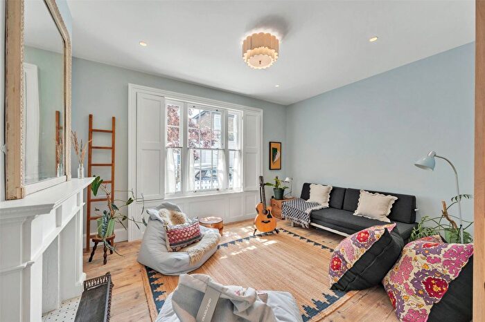 2 Bedroom Detached House To Rent In Oak Village, London, NW5