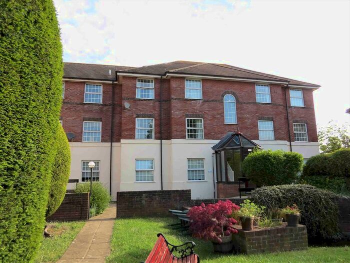 2 Bedroom Flat To Rent In Newbury Gardens, Gillingham, Dorset, SP8