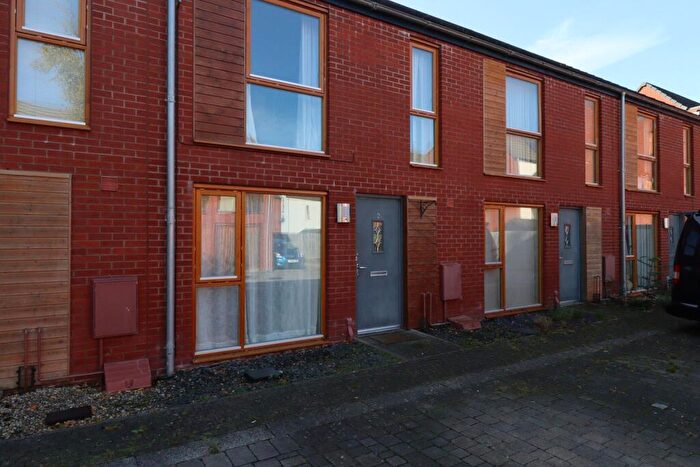 3 Bedroom Town House To Rent In Piazza Court, Street, BA16