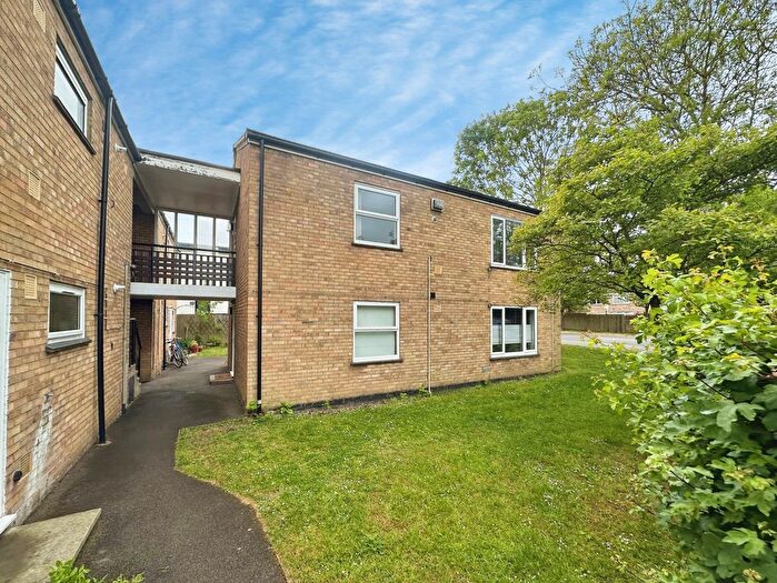 2 Bedroom Flat To Rent In Gilbert Close, Cambridge, CB4