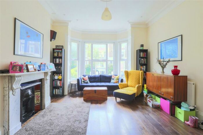 3 Bedroom Apartment To Rent In Tufnell Park Road, Holloway, London, N7