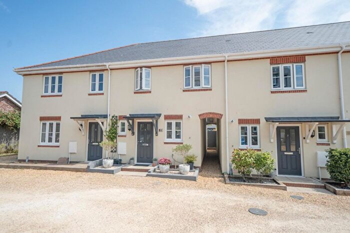 3 Bedroom Terraced House For Sale In Littlemoor Road, Weymouth, DT3