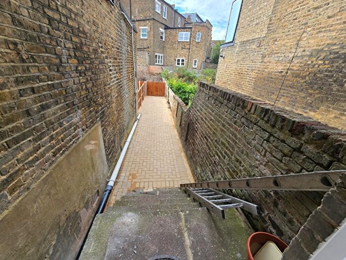 Studio To Rent In Alexandra Grove, London, N4