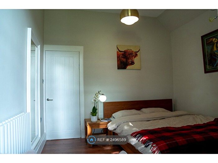 1 Bedroom Flat To Rent In Waverley Park, Edinburgh, EH8