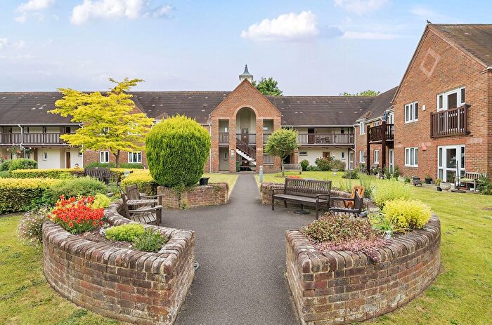 2 Bedroom Flat For Sale In Adams Way, Alton, Hampshire, GU34