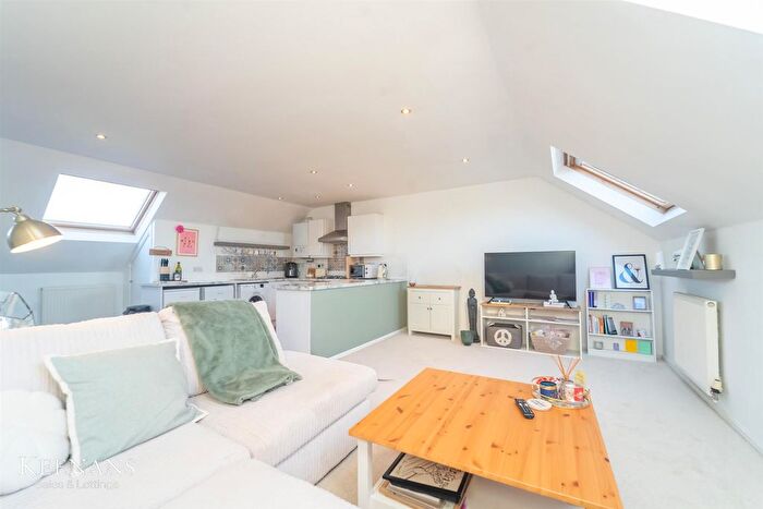 2 Bedroom Flat To Rent In Broadoaks, Bury, BL9