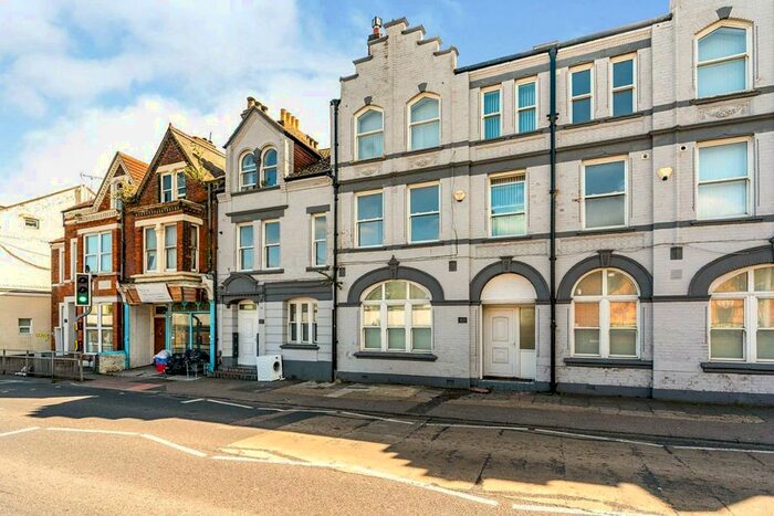 3 Bedroom Flat To Rent In Balmoral Road, Gillingham, Kent, ME7