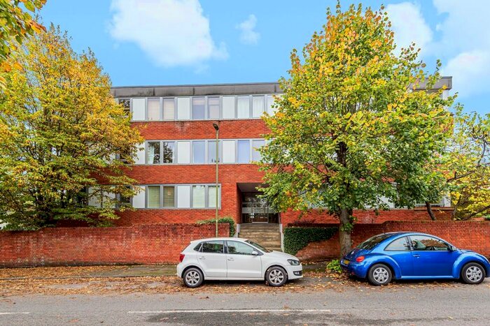 2 Bedroom Flat To Rent In St. Marks Road, Henley-On-Thames, Oxfordshire, RG9