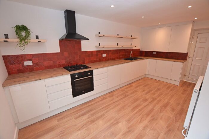 3 Bedroom Semi-Detached House To Rent In Raeburn Road, Sheffield, S14