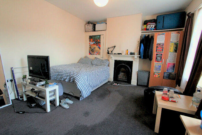 5 Bedroom Terraced House To Rent In St. Peters Road, Reading, Berkshire, RG6