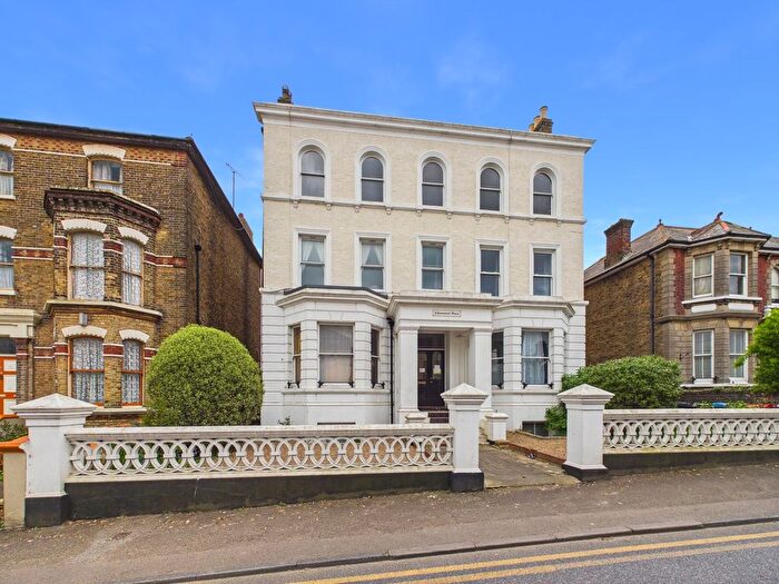 2 Bedroom Flat For Sale In Granville Road, Broadstairs, CT10