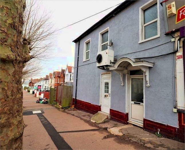 2 Bedroom Apartment To Rent In Station Road, Westcliff-on-Sea, Westcliff On Sea, Essex., SS0