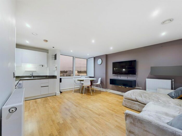 2 Bedroom Flat To Rent In Dowells Street, Greenwich, London, SE10