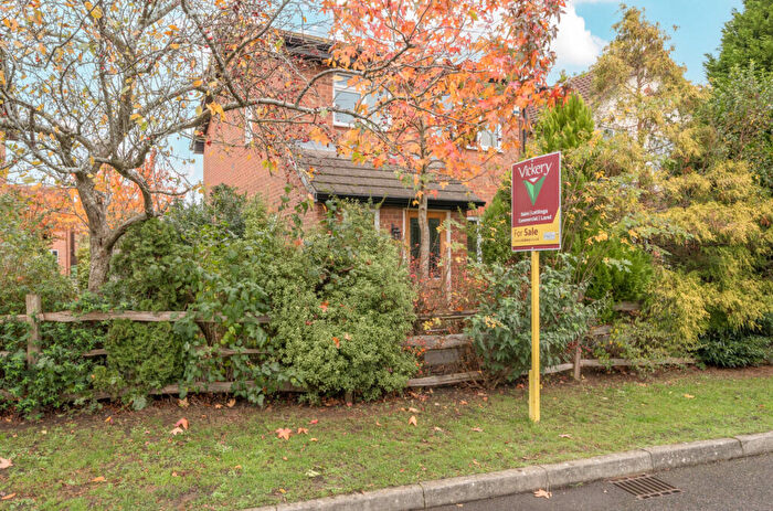 3 Bedroom Detached House For Sale In Gardenia Drive, West End, Woking, Surrey, GU24