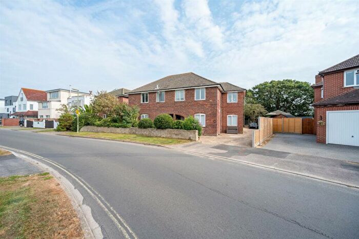 2 Bedroom Flat To Rent In Bracklesham Road, Hayling Island, PO11