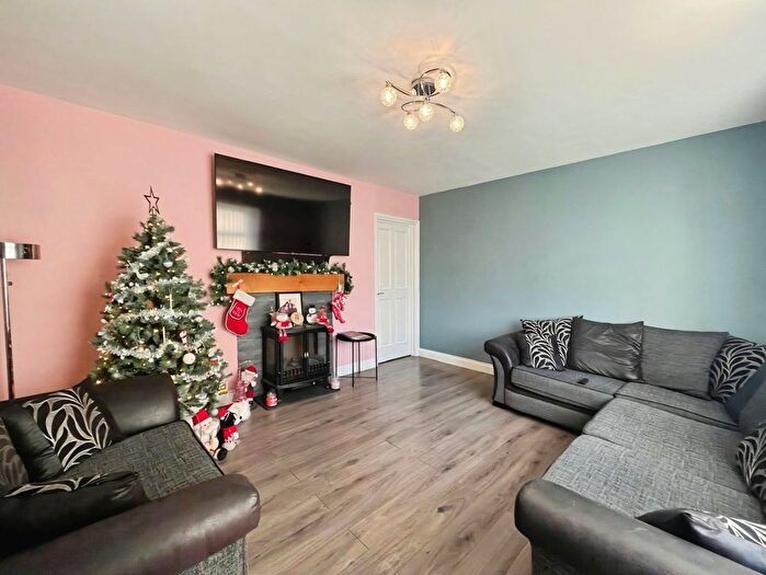 3 Bedroom Semi Detached House For Sale In Taunton Avenue, Jarrow, NE32