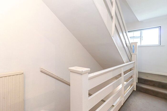 2 Bedroom Maisonette For Sale In Langley Road, Watford, WD17