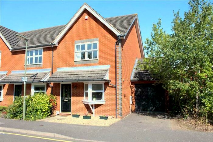 2 Bedroom End Of Terrace House To Rent In Woking, GU21