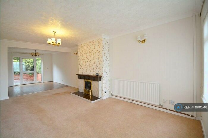 4 Bedroom Semi-Detached House To Rent In Cleviston Park, Llangennech, Llanelli, SA14