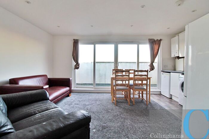 3 Bedroom Flat To Rent In Cavendish Road, London, SW19
