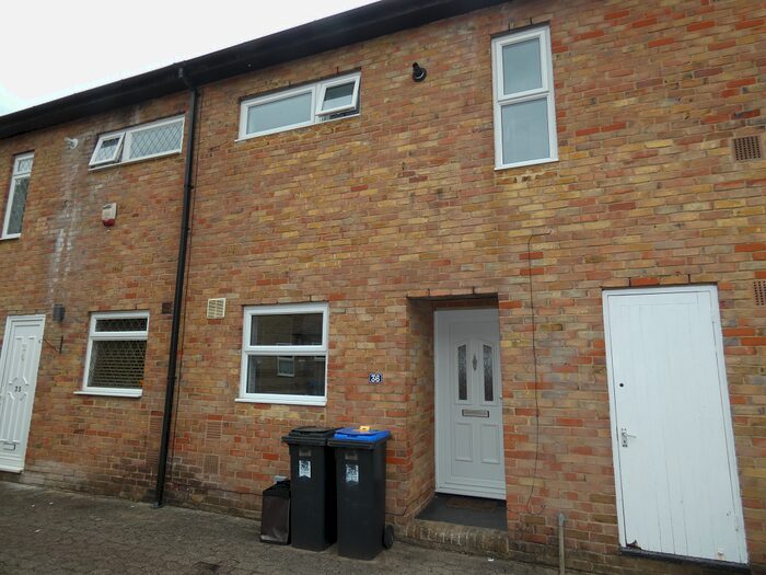 2 Bedroom Property To Rent In Alma Close, Knaphill, Woking, GU21
