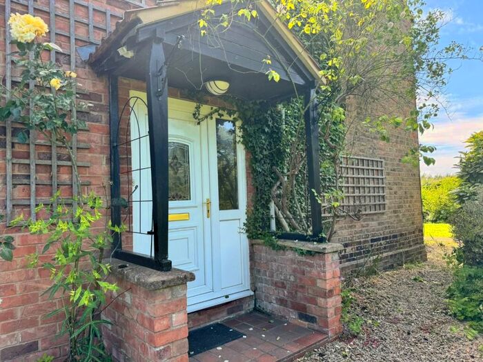 3 Bedroom Detached House For Sale In Chipmans Platt, Stonehouse, GL10