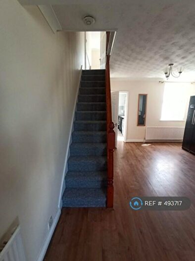 3 Bedroom Semi-Detached House To Rent In Ipswich Street, Swindon, SN2