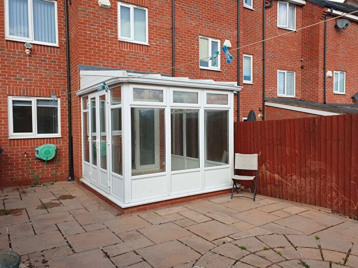 5 Bedroom Semi-Detached House To Rent In Sandhills Avenue, Leicester, LE5