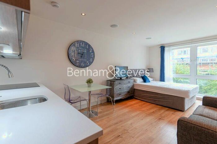 Studio To Rent In Park Street, Chelsea, SW6