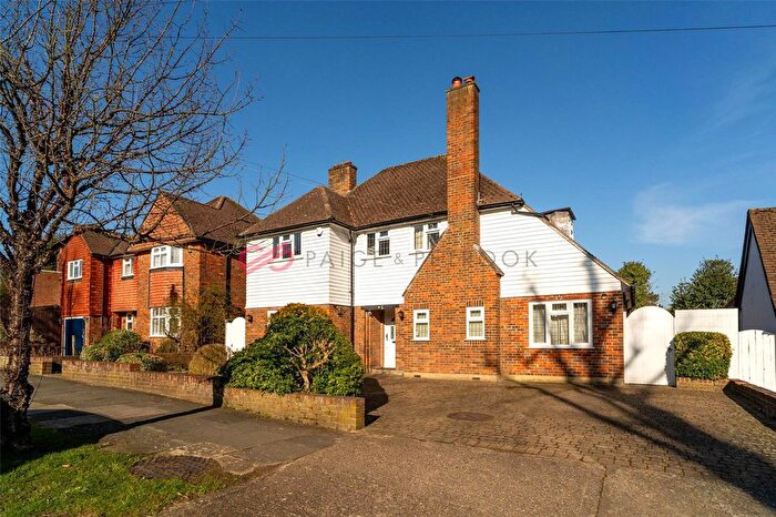 4 Bedroom Detached House To Rent In Blythwood Road, Pinner, Middlesex, HA5