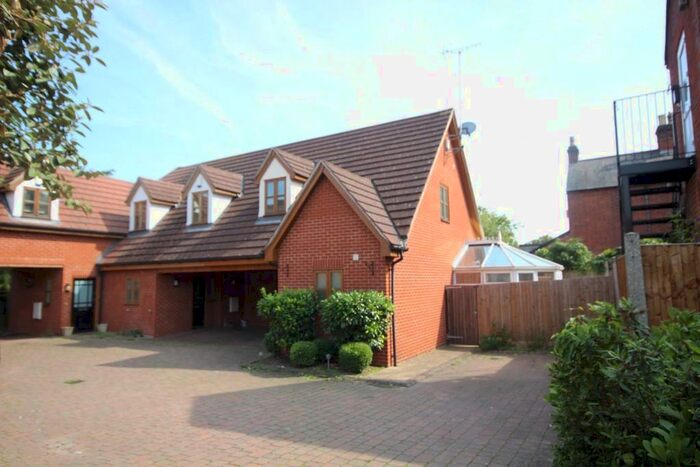 1 Bedroom Cottage To Rent In Hutton Road, Shenfield, Brentwood CM15