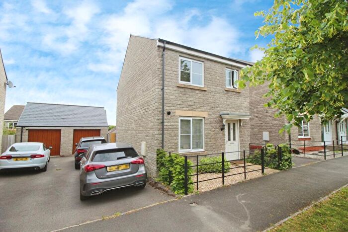 3 Bedroom Detached House For Sale In Cowleaze, Purton, SN5