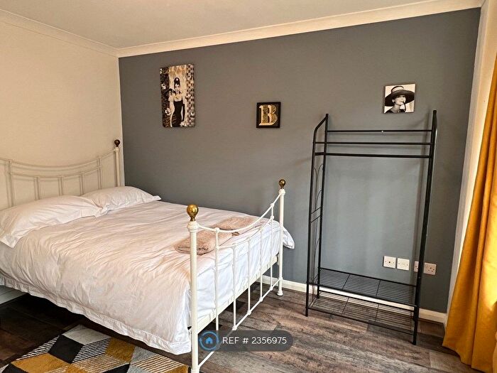 2 Bedroom Flat To Rent In Brooksbys Walk, London, E9